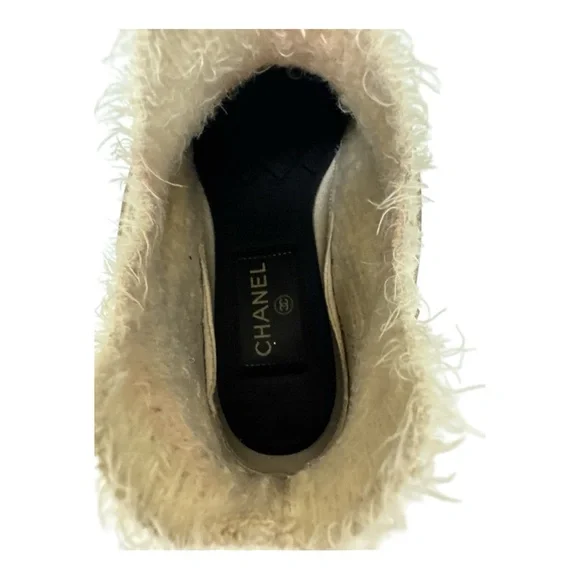 Chanel Two Tone Suede Knit CC Logo Low Top Sneakers Women’s Size‎ 39 EU / 9 US